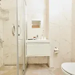 Stunning 3br 3bathroom 3ac Near Metro D1 *