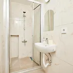 Stunning 3br 3bathroom 3ac Near Metro D1 شقة