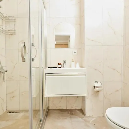 Stunning 3br 3bathroom 3ac Near Metro D1 *